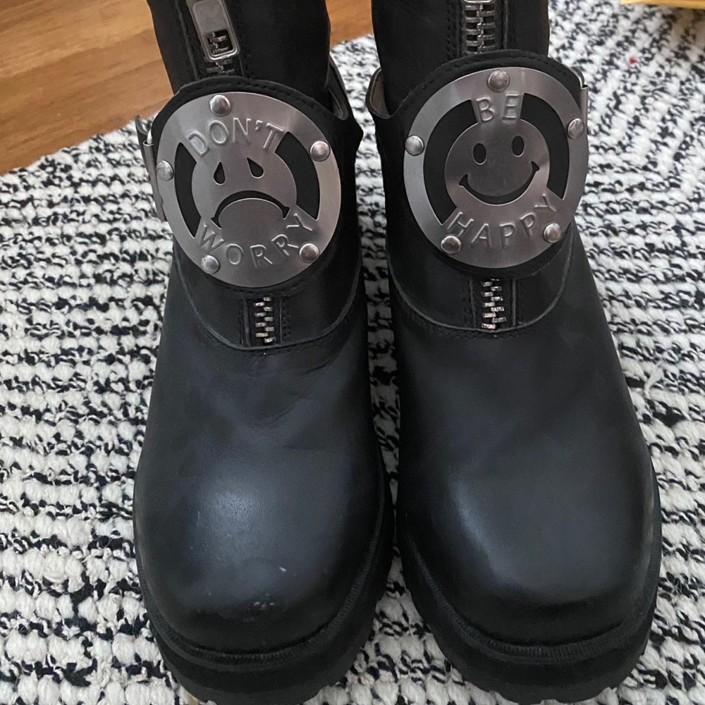RARE UNIF Smiley Face Boots Dolls kill Dollskill Don't Worry Be Happy